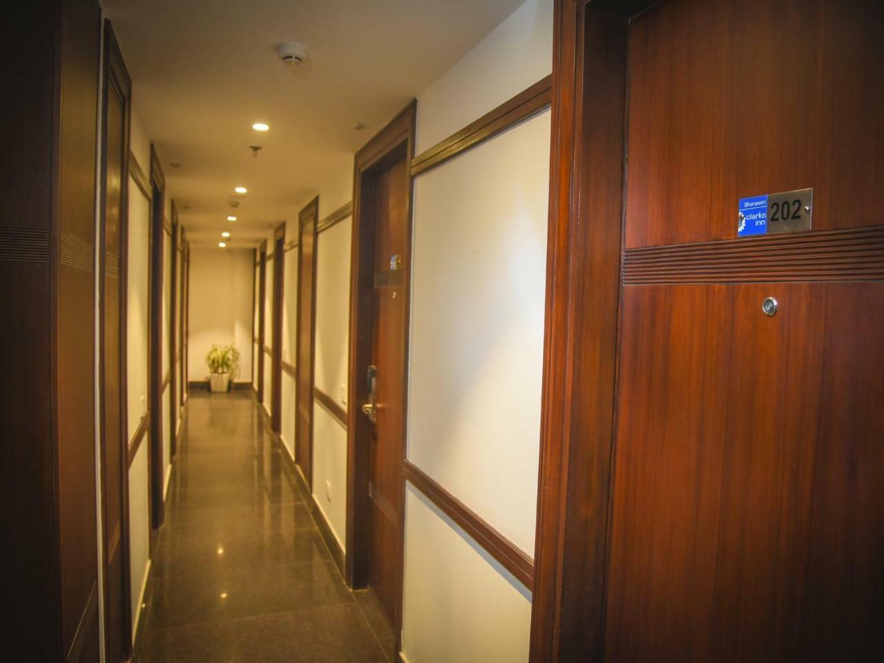 Bharawan Clarks Inn Express Амритсар Экстерьер фото