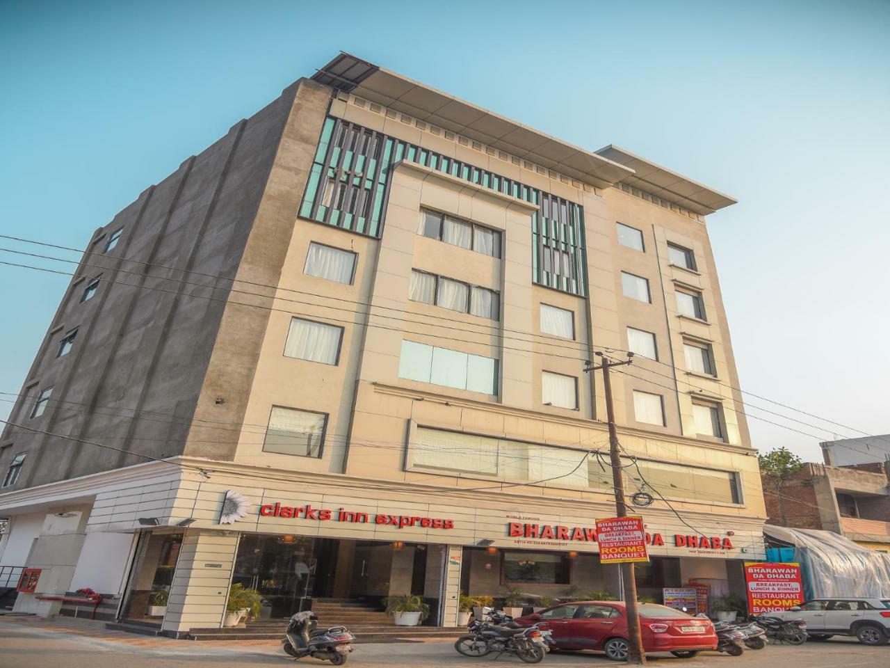 Bharawan Clarks Inn Express Амритсар Экстерьер фото